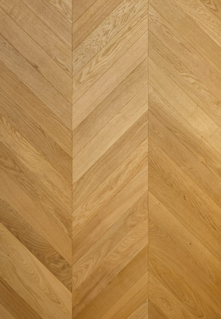 ორშრიანი პარკეტი HB1493 Chevron 14/4x90x510mm brushed, UV oiled, ABC grade
